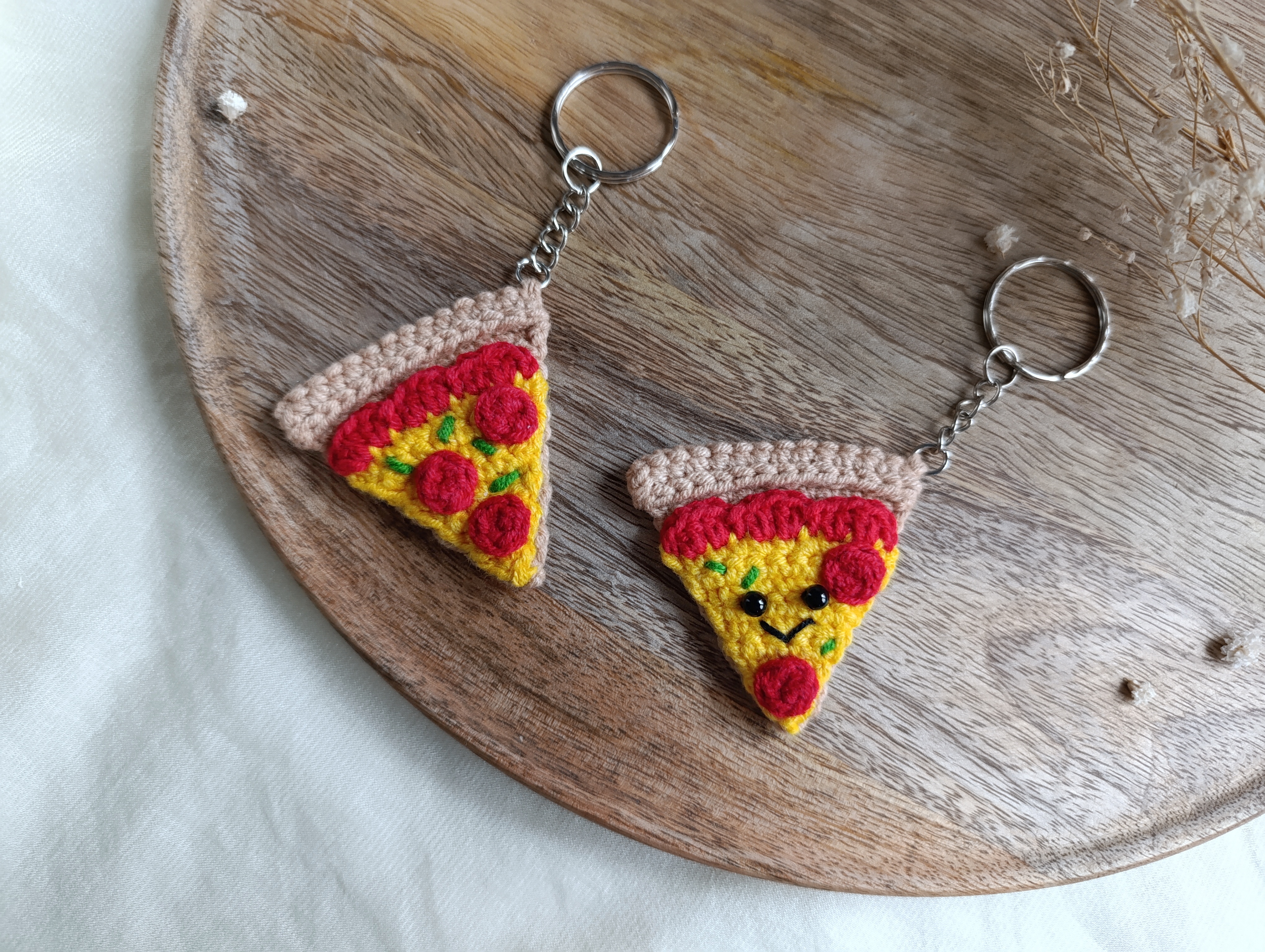 Breloc croșetat "Pizza" — brelocuri lucrat manual, ViKnitPassion