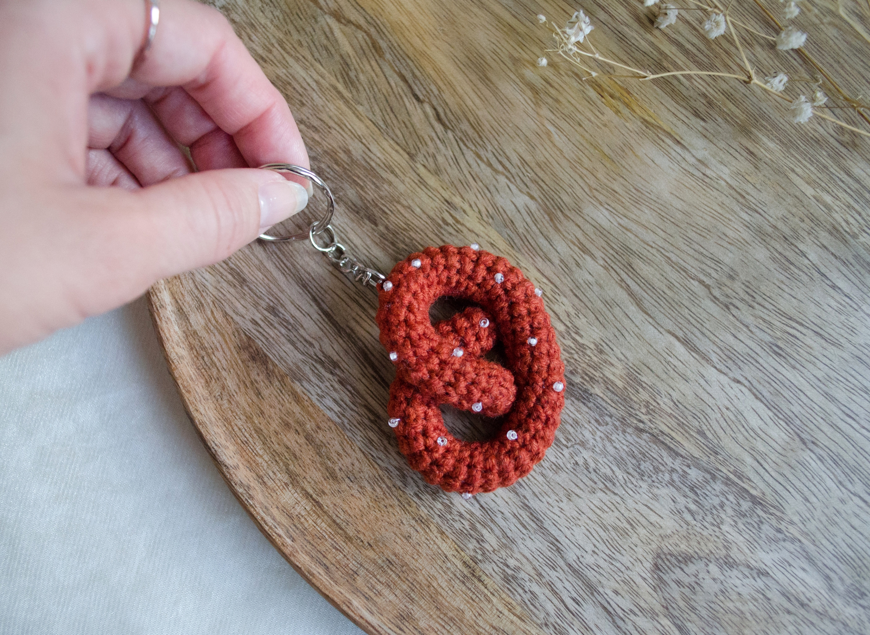 Breloc croșetat "Pretzel" — brelocuri lucrat manual, ViKnitPassion