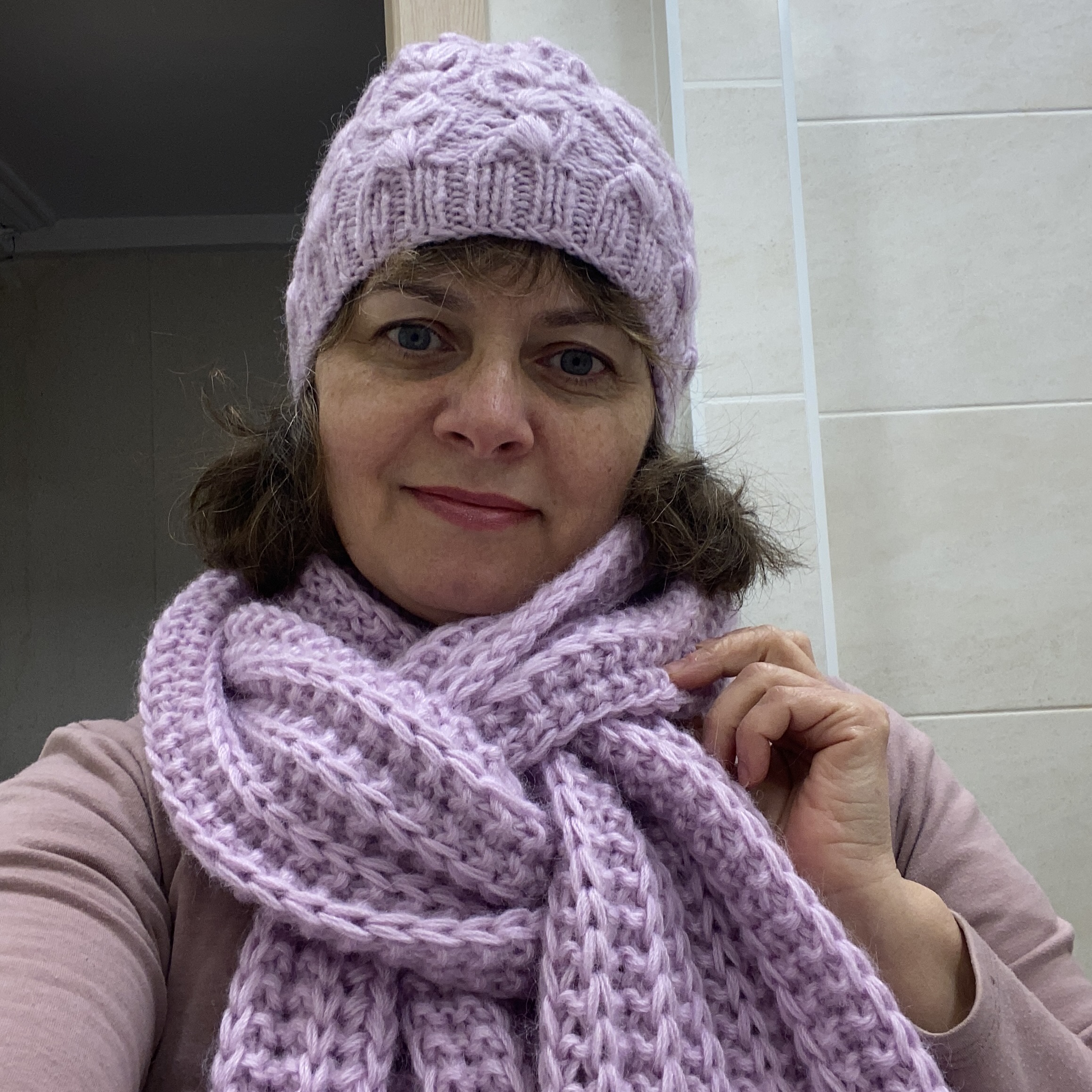 Căciulă de damă „Liliac roz” — căciuli, fulare, mănuși lucrat manual, Nina Knit